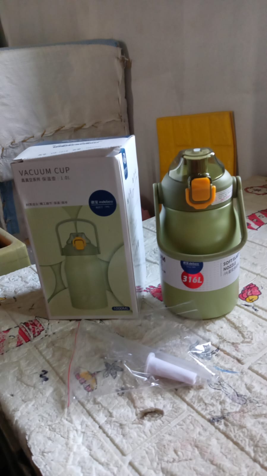 Premium Stainless Steel Vacuum Insulated Bottle Water Flask Vacuum Hot Cold For Kids / Travelling Water Bottle for Kids with Straw, Thermos For office / Gym /School (1000 ML)